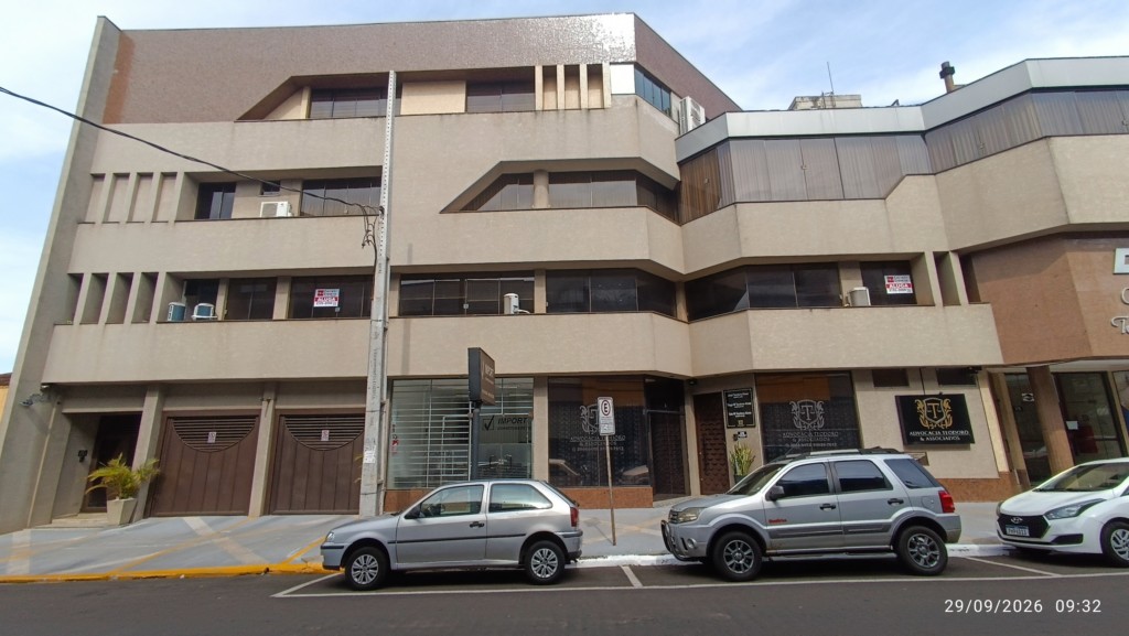 Sala Com_ Não Térrea para locacao no Centro em Apucarana com 0,00m² por R$ 1.150,00