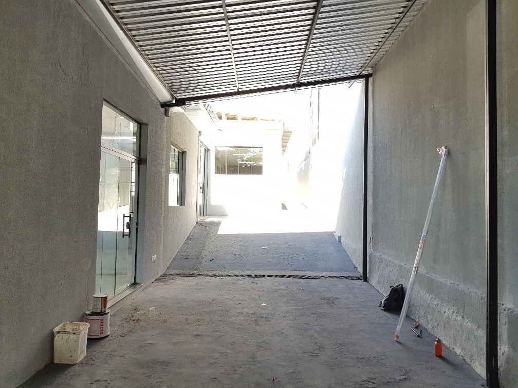 Acesso lateral para Carga e Descarga