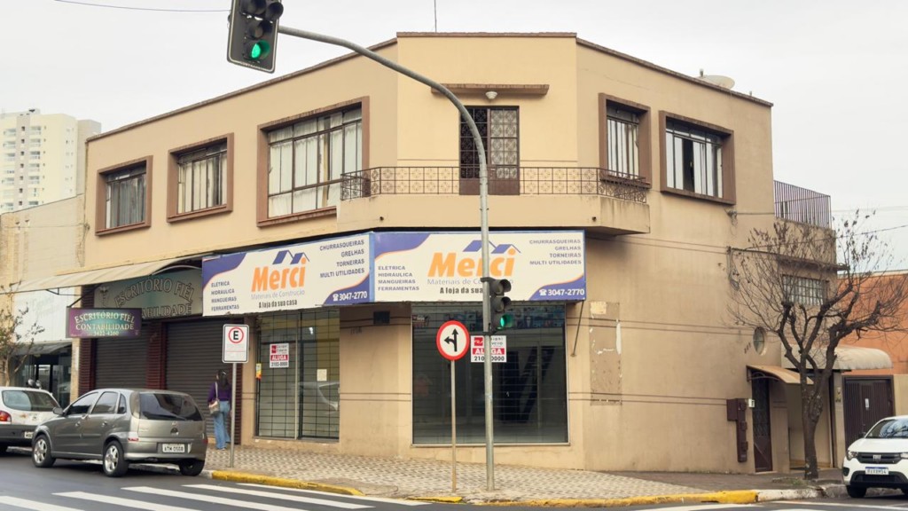 Sala Comercial para locacao no Centro em Apucarana com 0m² por R$ 2.500,00