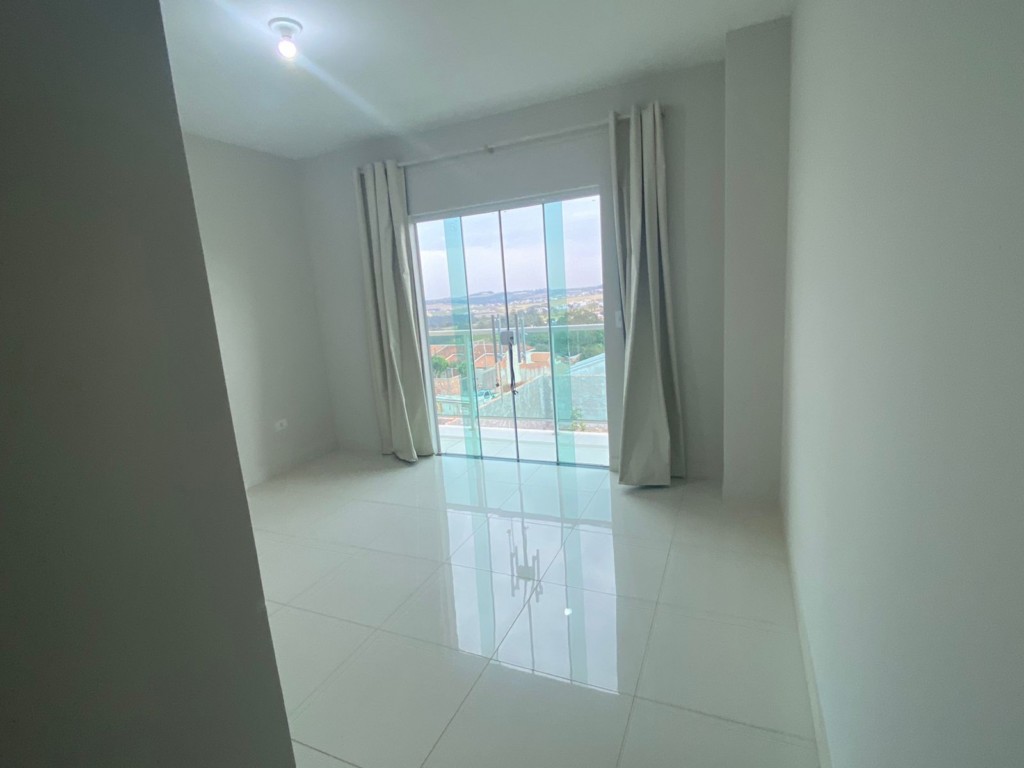 Quarto com Sacada