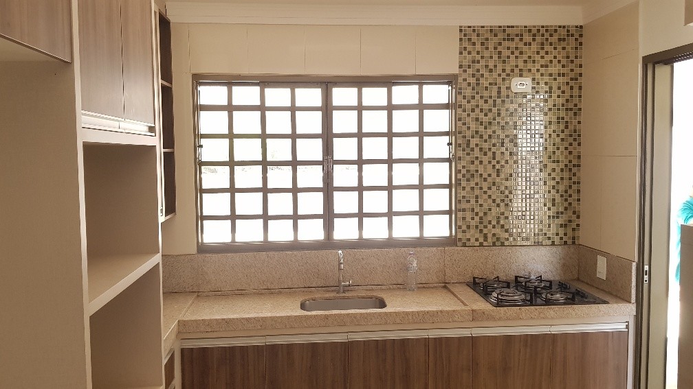 Residência para locacao no Residencial Interlagos em Apucarana com 0m² por R$ 1.350,00