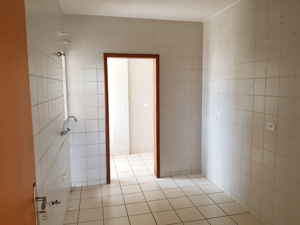 Apartamento para locacao no Centro em Apucarana com 0m² por R$ 1.350,00