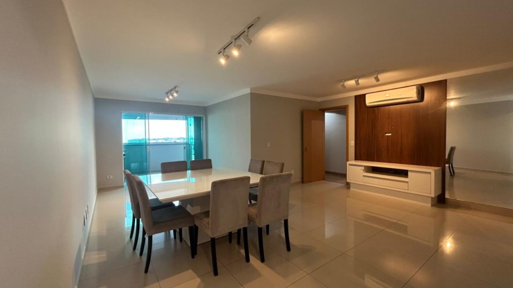 Apartamento para locacao no Centro em Apucarana com 0m² por R$ 2.600,00