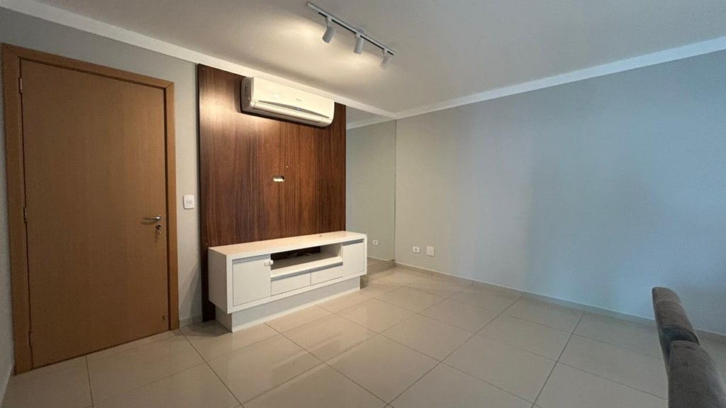 Apartamento para locacao no Centro em Apucarana com 0m² por R$ 2.600,00