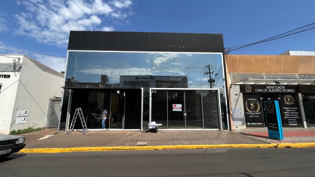 Salão para locacao no Centro em Apucarana com 0m² por R$ 5.900,00