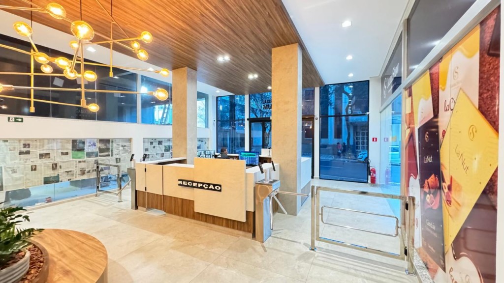 Sala Comercial para locacao no Centro em Apucarana com 0m² por R$ 1.800,00