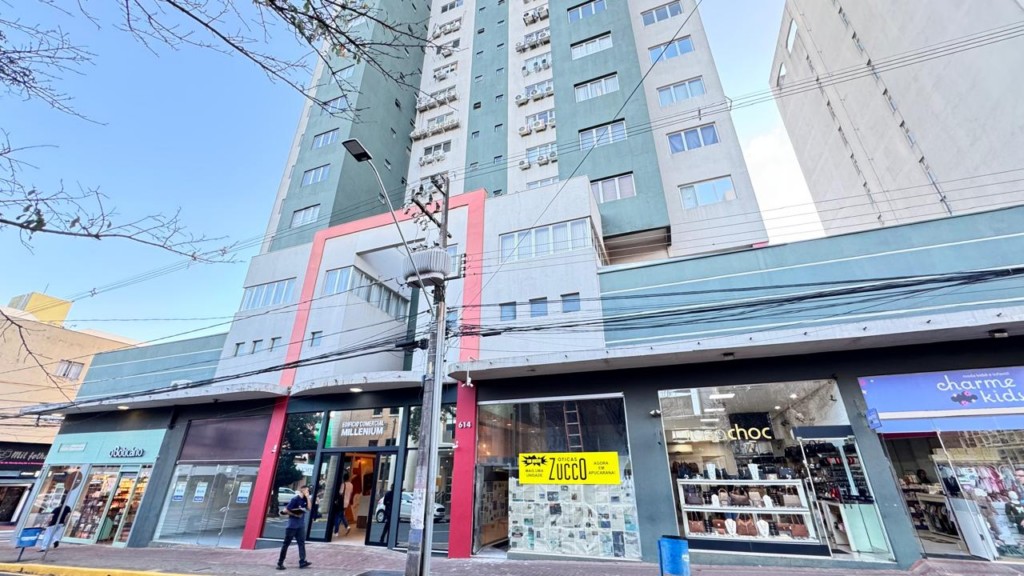 Sala Comercial para locacao no Centro em Apucarana com 0m² por R$ 1.800,00