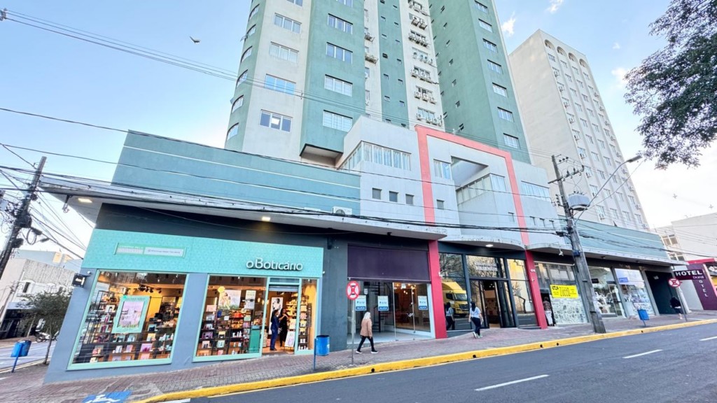 Sala Comercial para locacao no Centro em Apucarana com 0m² por R$ 1.800,00