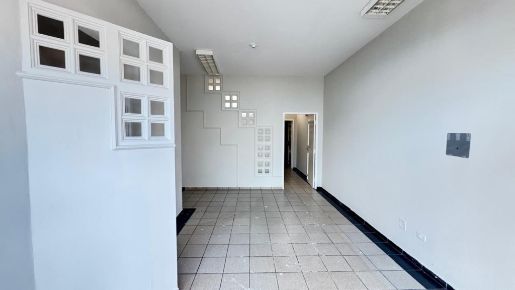 Sala Comercial para locacao no Centro em Apucarana com 0m² por R$ 3.400,00