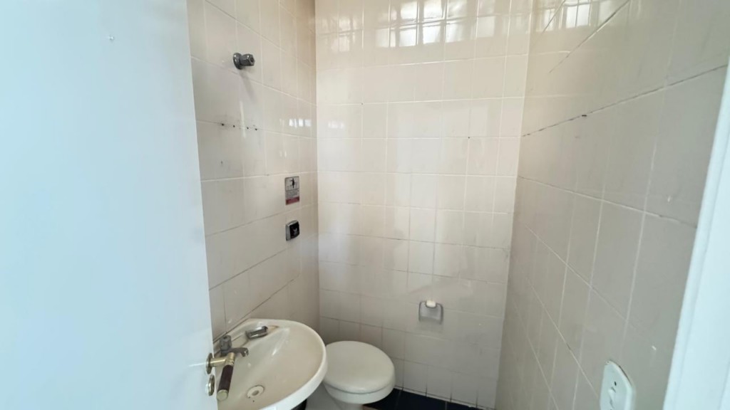 Sala Comercial para locacao no Centro em Apucarana com 0m² por R$ 3.400,00