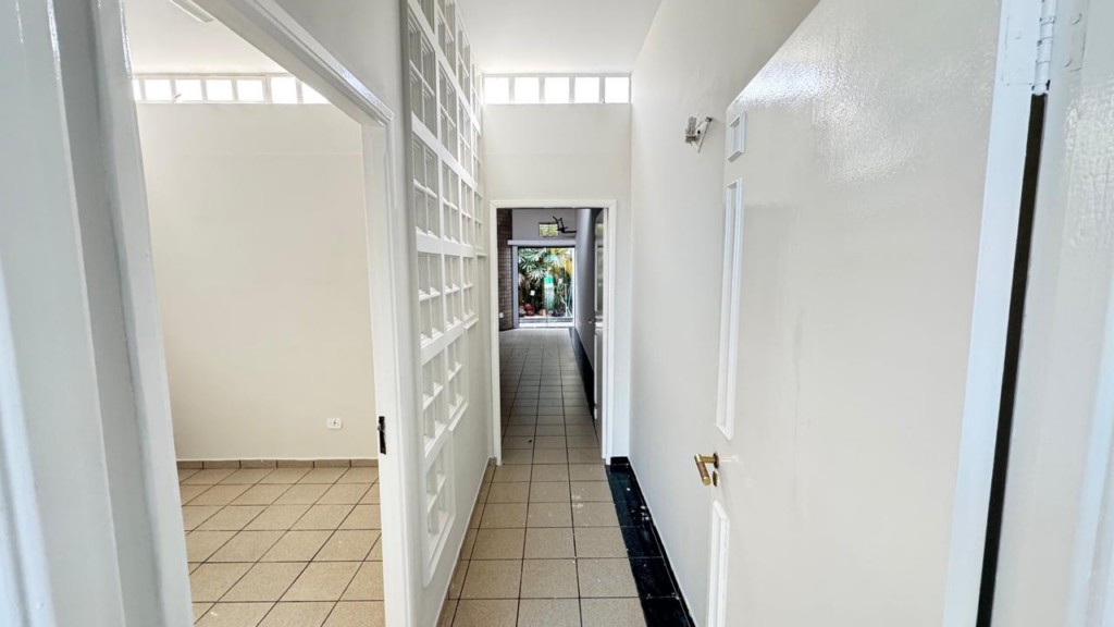 Sala Comercial para locacao no Centro em Apucarana com 0m² por R$ 3.400,00
