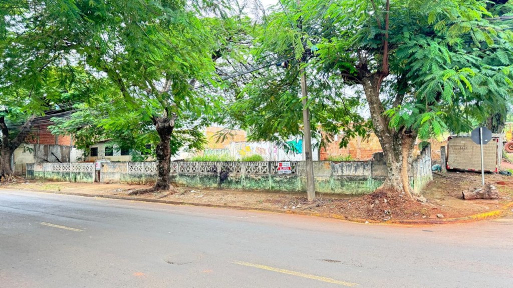 Terreno Comercial para locacao no Jardim Trabalhista em Apucarana com 0m² por R$ 2.000,00