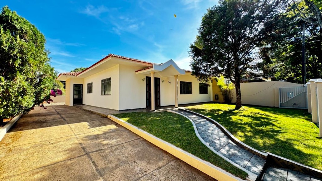 Casa Residencial para locacao no Centro em Apucarana com 0m² por R$ 2.600,00