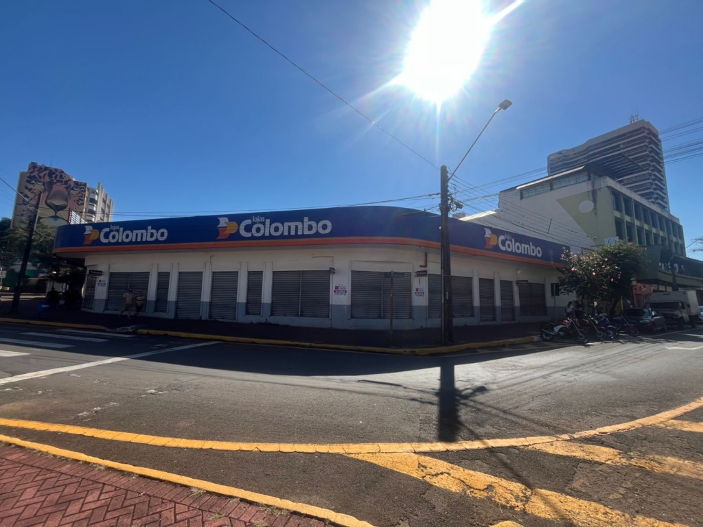 Salão para locacao no Centro em Apucarana com 0,00m² por R$ 30.000,00
