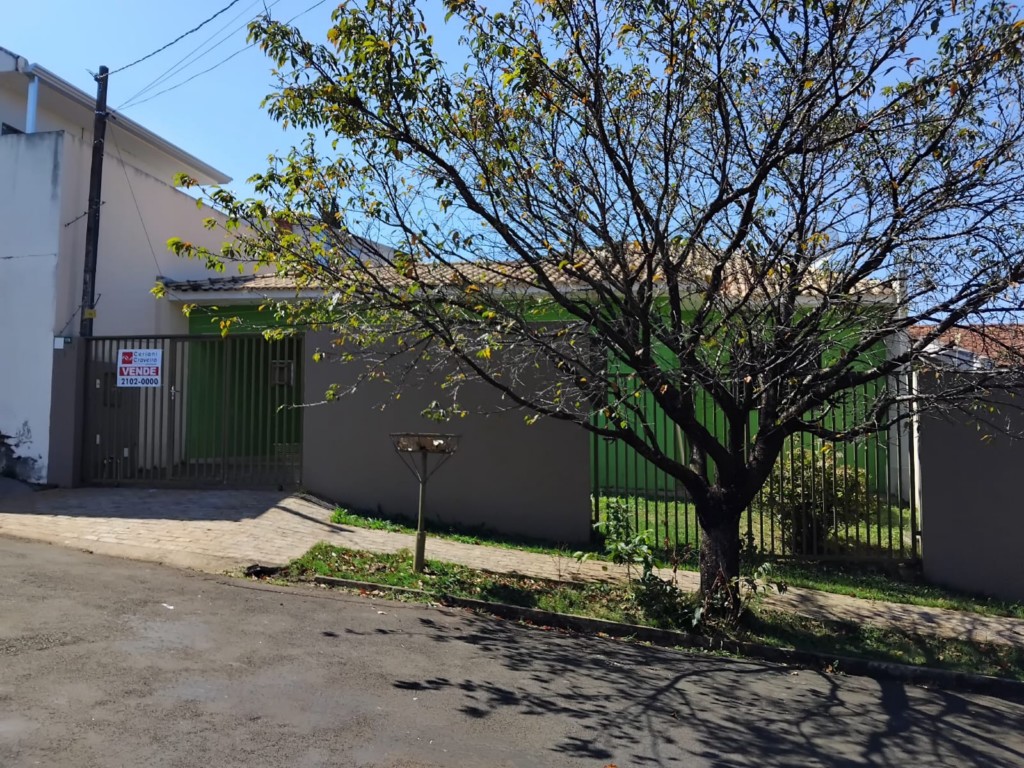 Casa Residencial para venda no Jardim das Flores V em Apucarana com 197,29m² por R$ 250.000,00