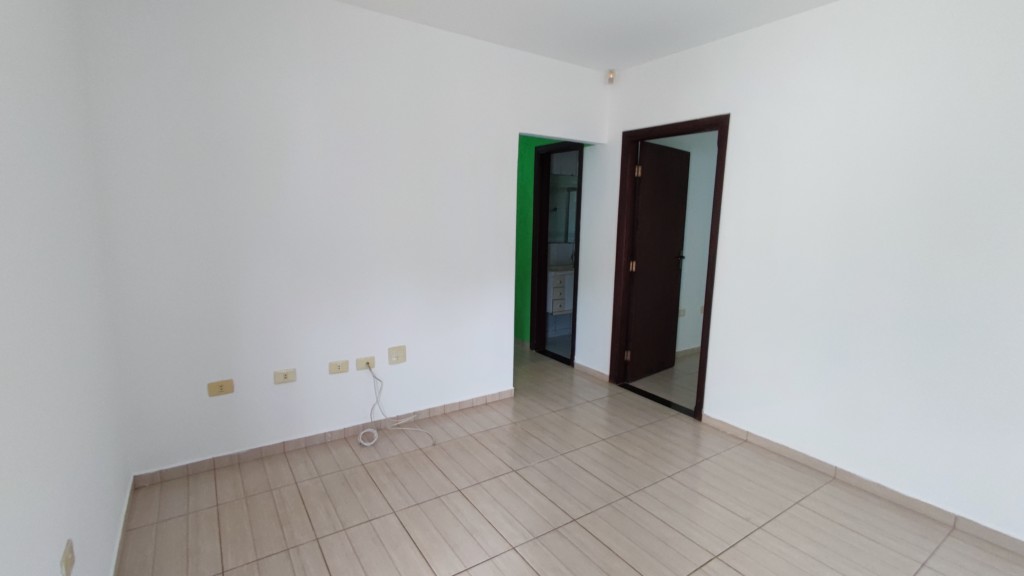 Casa Residencial para venda no Jardim das Flores V em Apucarana com 197,29m² por R$ 250.000,00