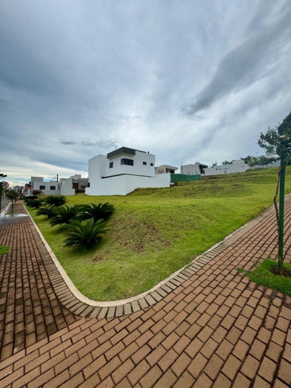 Terreno em Condomínio para venda no Vivere Parc Condominio Resort em Apucarana com 220m² por R$ 280.000,00