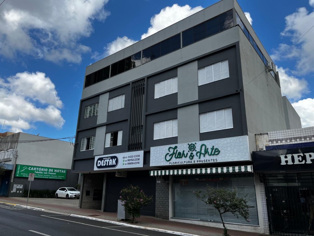 Apartamento para locacao no Centro em Apucarana com 0m² por R$ 2.800,00