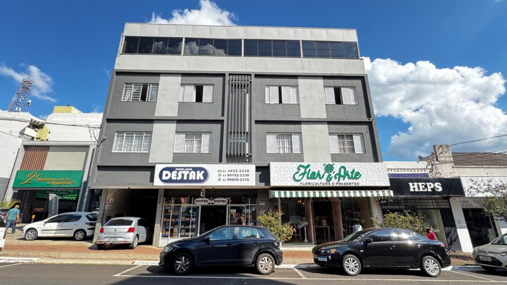 Apartamento para locacao no Centro em Apucarana com 0m² por R$ 2.800,00