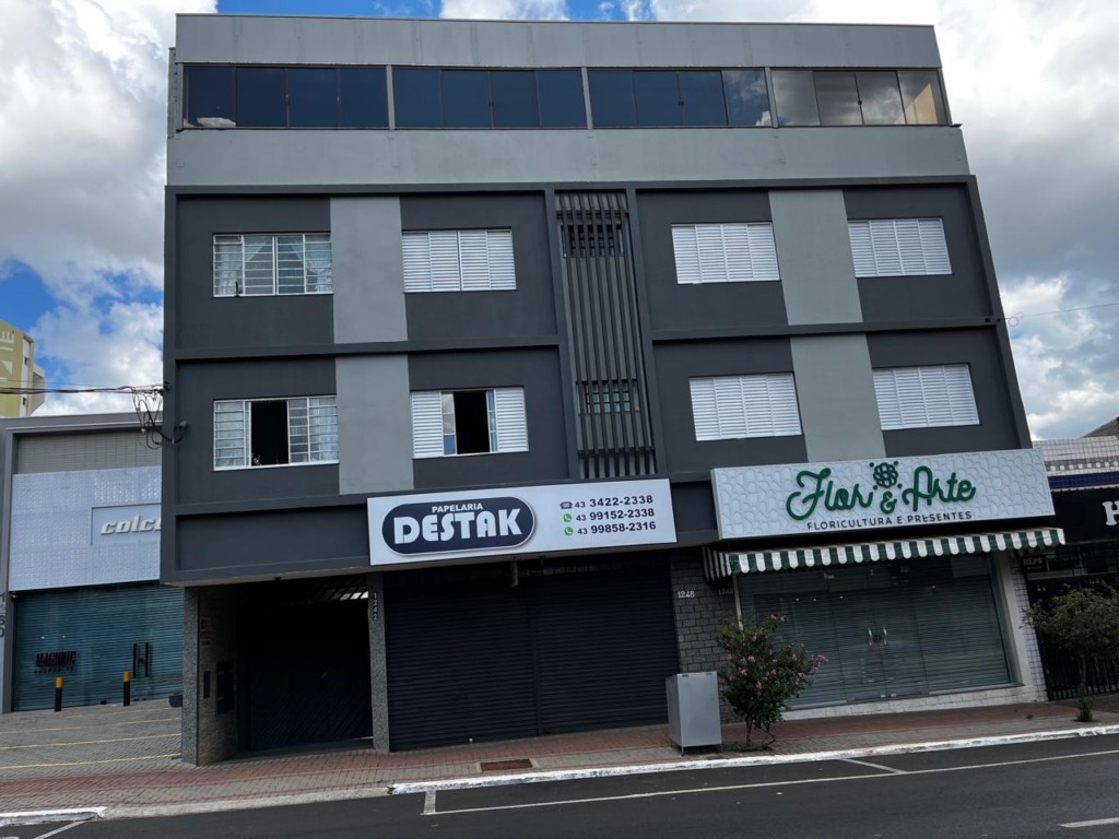 Apartamento para locacao no Centro em Apucarana com 0m² por R$ 2.800,00