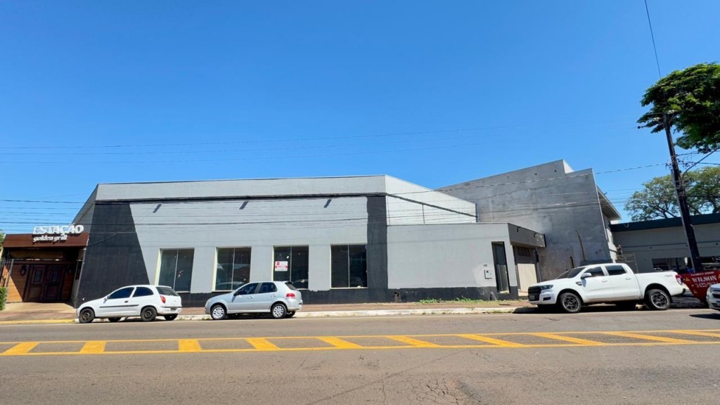 Salão para locacao no Barra Funda em Apucarana com 0m² por R$ 4.000,00