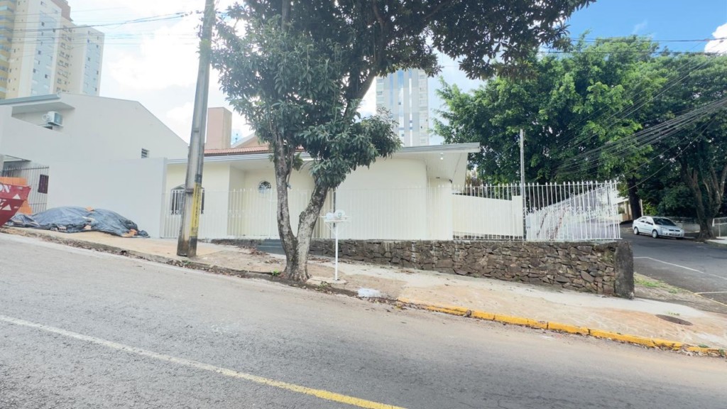 Casa Comercial para locacao no Centro em Apucarana com 0m² por R$ 2.000,00