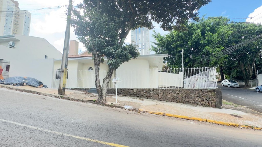 Casa Comercial para locacao no Centro em Apucarana com 0m² por R$ 2.000,00