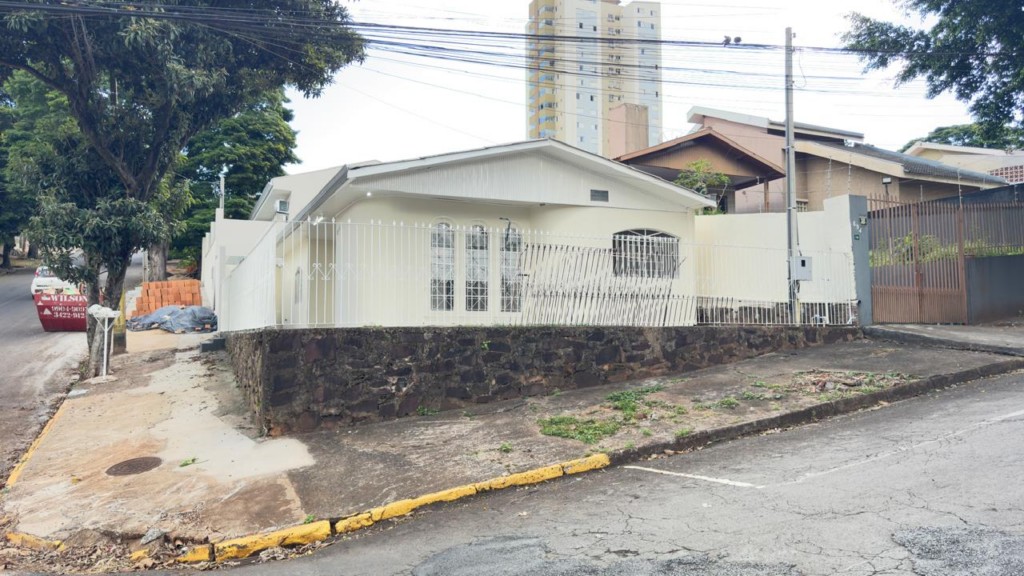 Casa Comercial para locacao no Centro em Apucarana com 0m² por R$ 2.000,00