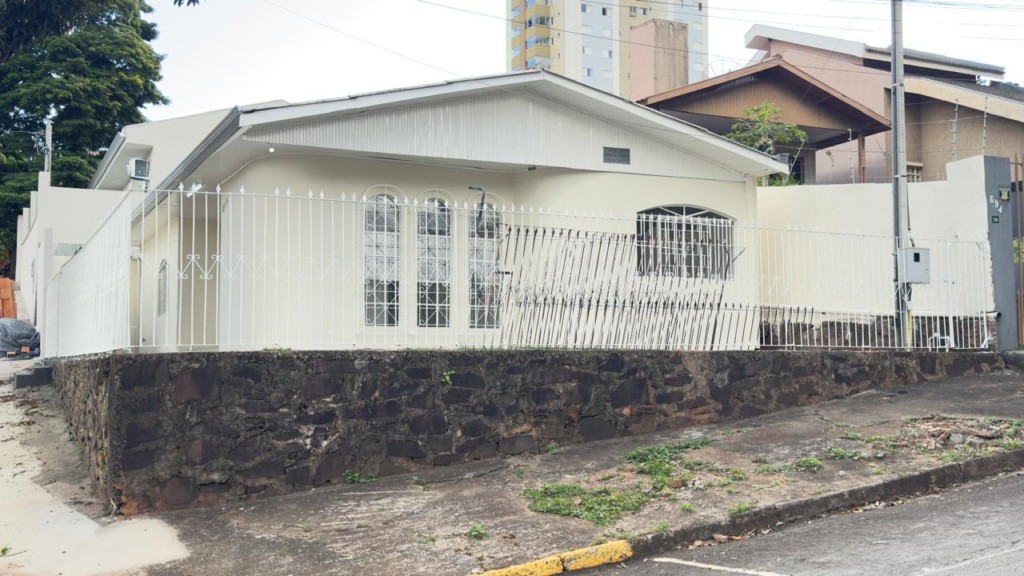 Casa Comercial para locacao no Centro em Apucarana com 0m² por R$ 1.800,00