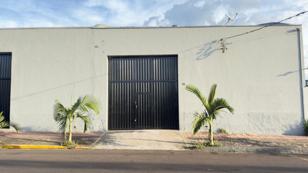 Barracão galpão para locacao no Vila Sao Francisco em Apucarana com 0m² por R$ 4.500,00
