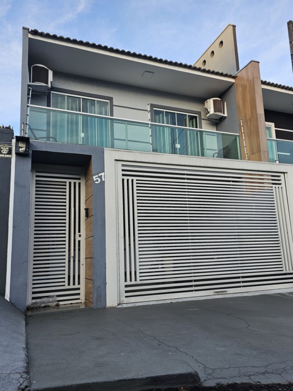 Sobrado para venda no Jardim Guanabara em Apucarana com 94,05m² por R$ 530.000,00