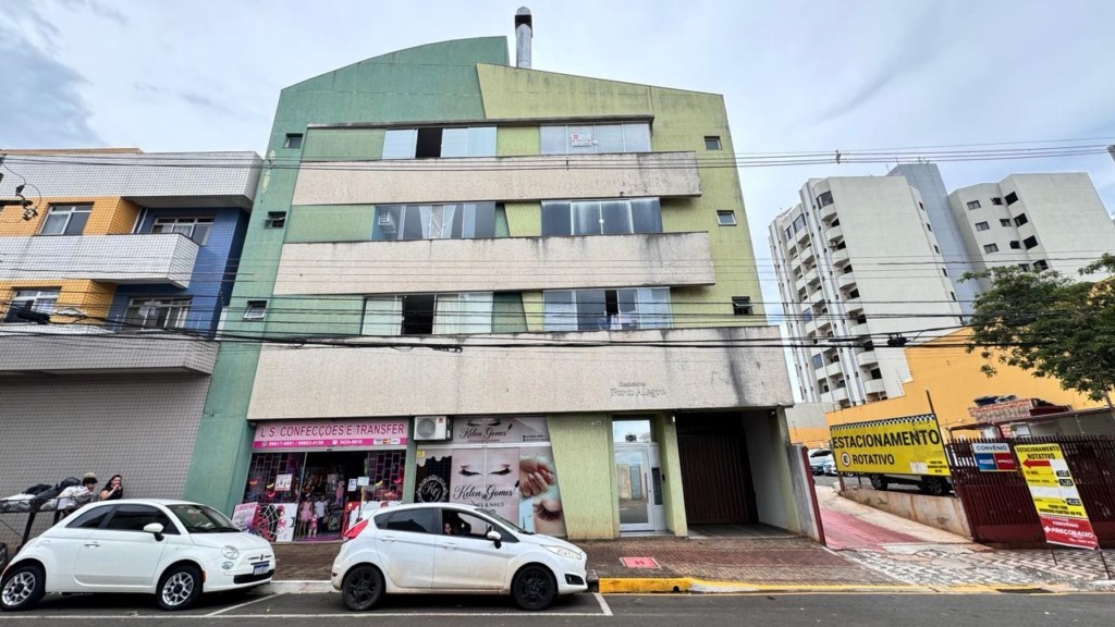 Apartamento para locacao no Centro em Apucarana com 0m² por R$ 2.200,00