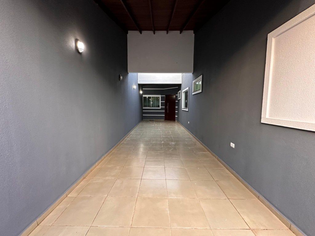 Casa Residencial para venda no Loteamento Santo Expedito II em Apucarana com 176m² por R$ 395.000,00