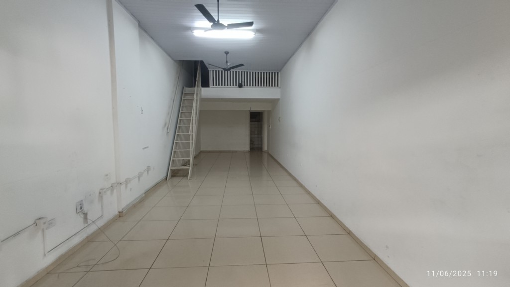 Sala Comercial para locacao no Centro em Apucarana com 0m² por R$ 6.000,00