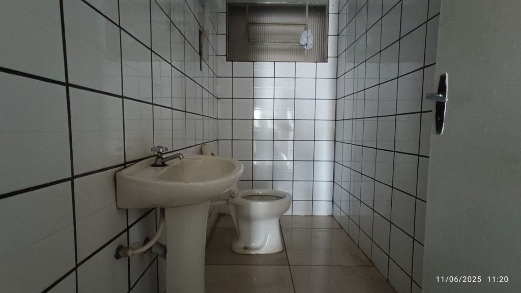Sala Comercial para locacao no Centro em Apucarana com 0m² por R$ 6.000,00