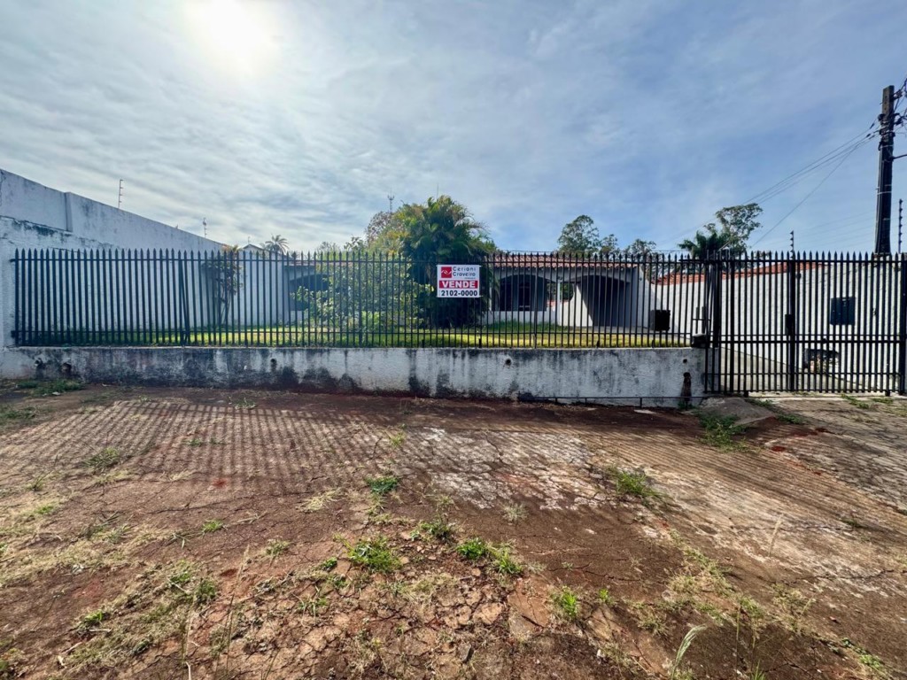 Residência para venda no Jardim Menegazzo em Apucarana com 461,55m² por R$ 490.000,00