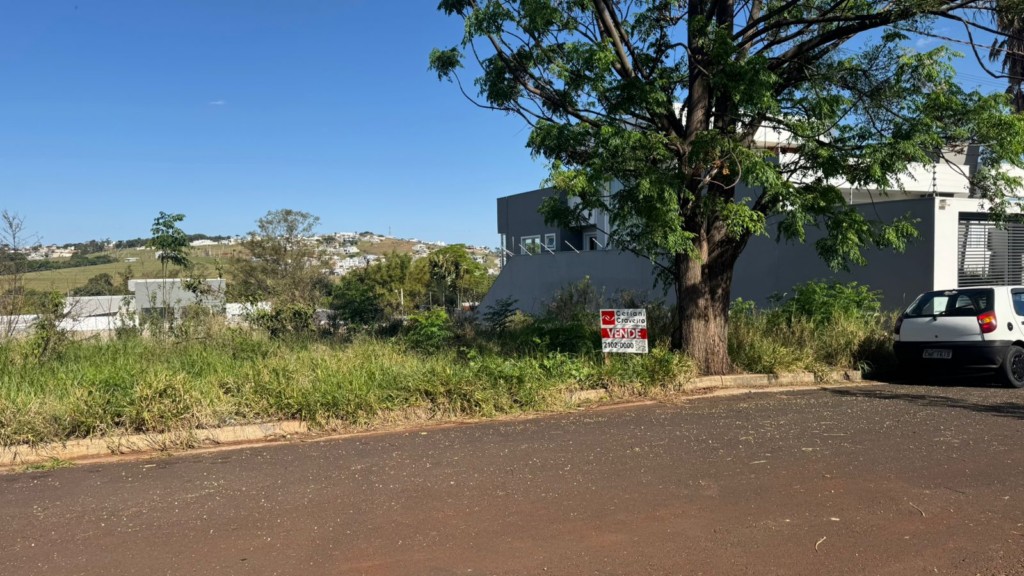 Terreno para venda no Resid Quinta Funchal em Apucarana com 431,6m² por R$ 220.000,00