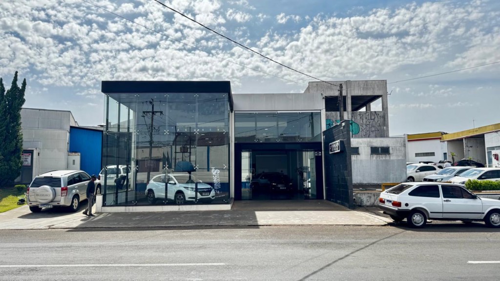 Salão para locacao no Vila Cassala em Apucarana com 0m² por R$ 6.000,00