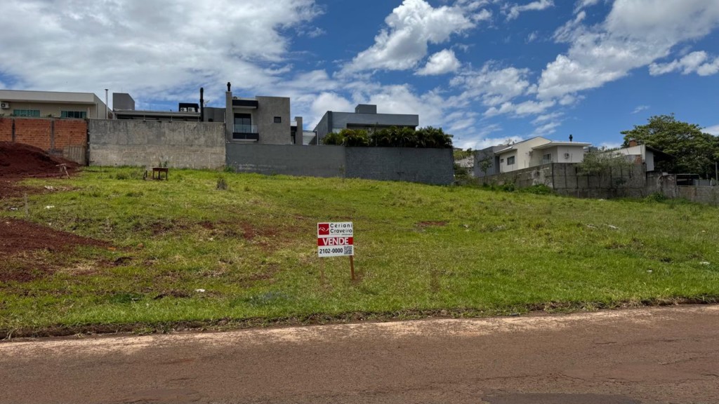Terreno Comercial para venda no Loteamento Residencial Cazarin em Apucarana com 489,96m² por R$ 280.000,00