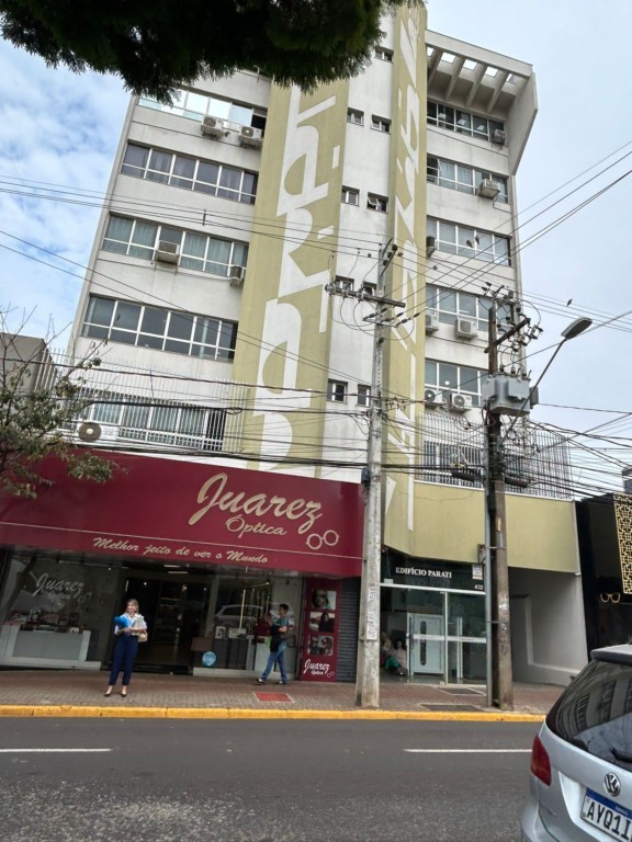 Sala Com_ Não Térrea para locacao no Centro em Apucarana com 0m² por R$ 2.000,00