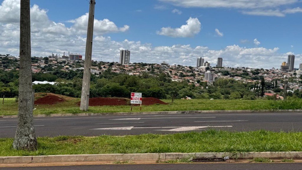 Terreno Comercial para venda no Loteamento Residencial Cazarin em Apucarana com 457,94m² por R$ 550.000,00