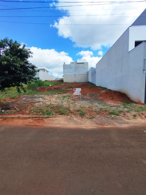 Terreno para venda no Loteamento Santo Expedito II em Apucarana com 360m² por R$ 250.000,00