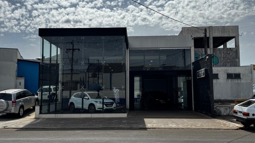 Salão para locacao no Vila Cassala em Apucarana com 0m² por R$ 6.000,00