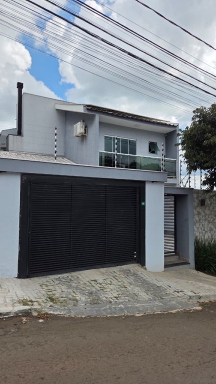 Residência para venda no Jardim Albino Biacchi em Apucarana com 150m² por R$ 680.000,00