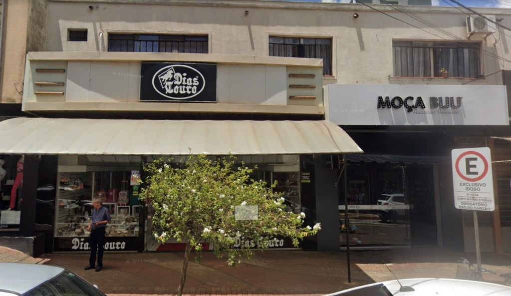 Sala Comercial para locacao no Centro em Apucarana com 0m² por R$ 13.500,00