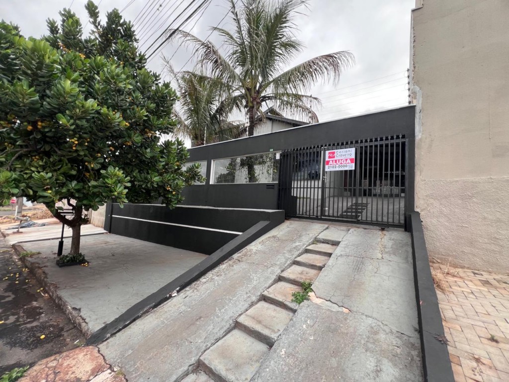 Residência para locacao no Centro em Apucarana com 0m² por R$ 2.500,00