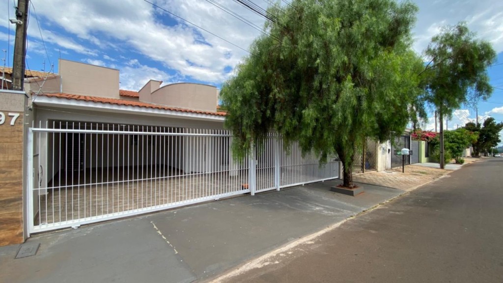 Residência para venda no Residencial Interlagos em Apucarana com 275m² por R$ 630.000,00