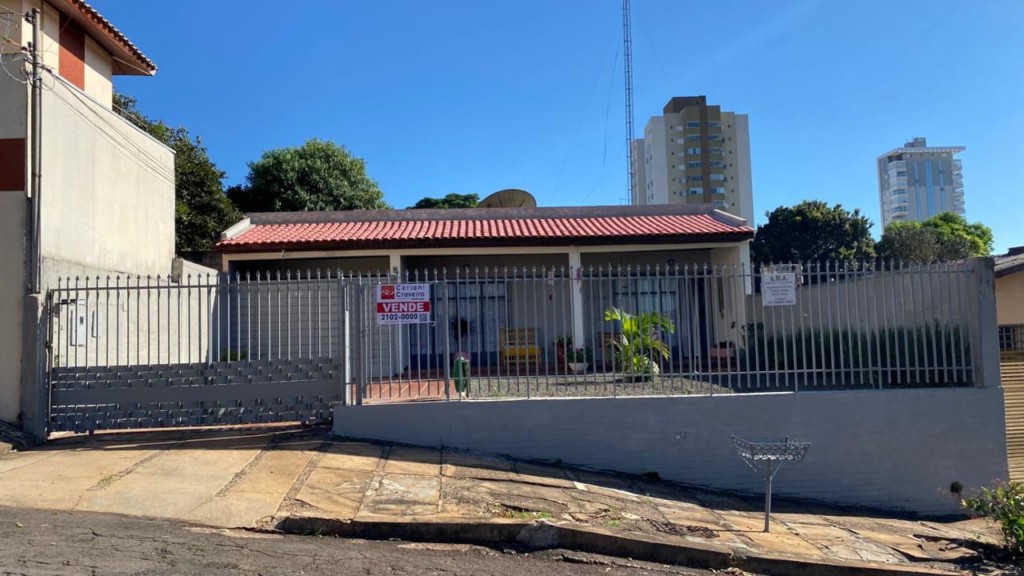 Residência para venda no Centro em Apucarana com 457,4m² por R$ 550.000,00