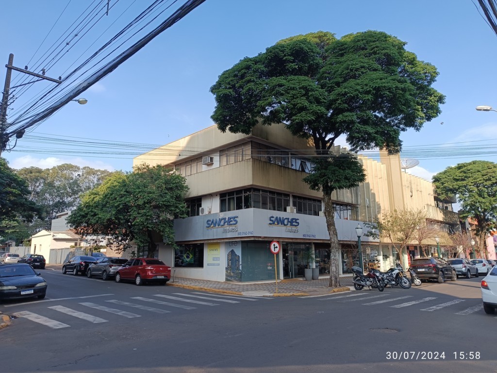 Sala Com_ Não Térrea para locacao no Centro em Apucarana com 0m² por R$ 800,00