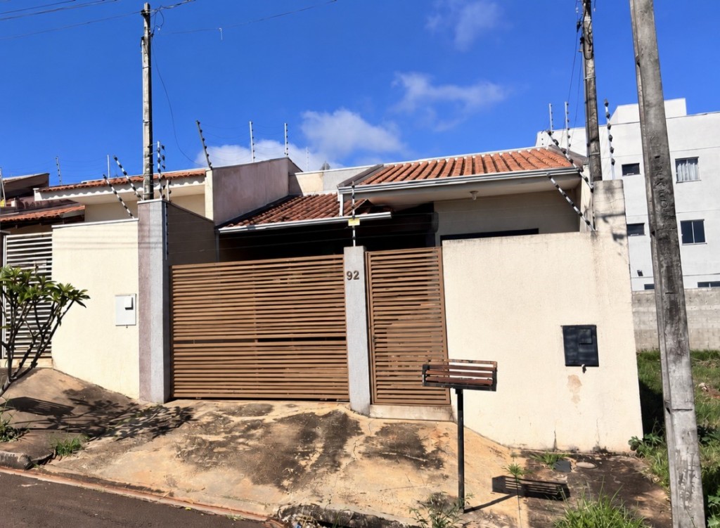 Residência para venda no Loteamento Monte Belo em Apucarana com 166,50m² por R$ 190.000,00